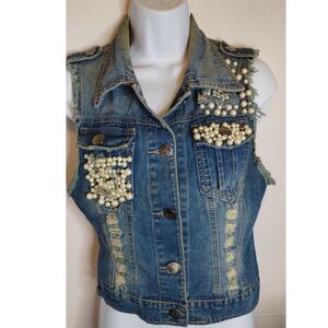 Buzz women’s distressed cropped denim vest with beads and sequins size Small